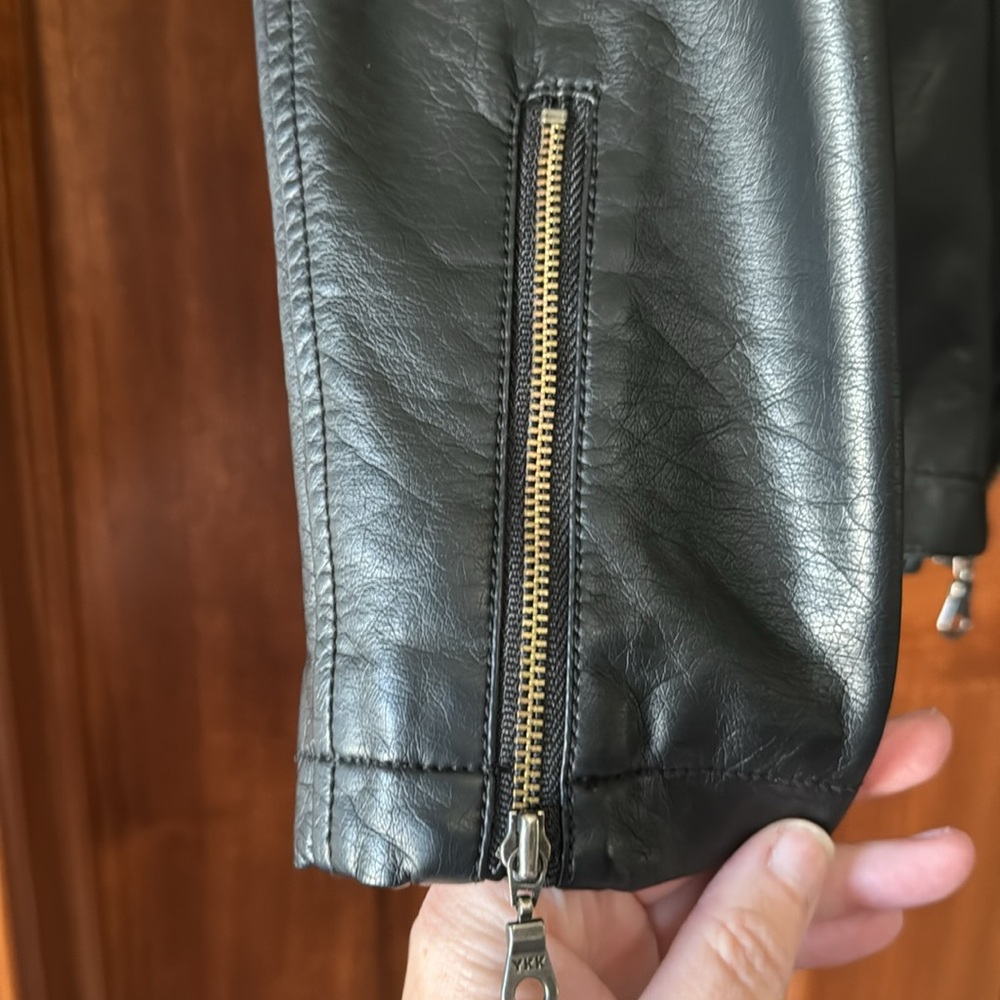 Gap Jacket Size Medium. - image 4